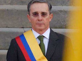 Congreso aprueba referendo que permite a Uribe segunda reeleccion