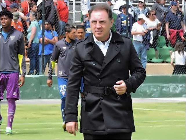 Alex Aguinaga dispara contra la FEF: La selecci�n de Ecuador no existe, la dirigencia vende humo
