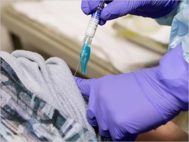 Cinco voluntarios de la vacuna de Moderna y Pfizer tienen efectos secundarios