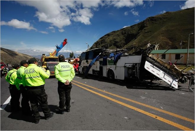 Al menos 24 muertos tras el accidente de un autobÃºs en Ecuador