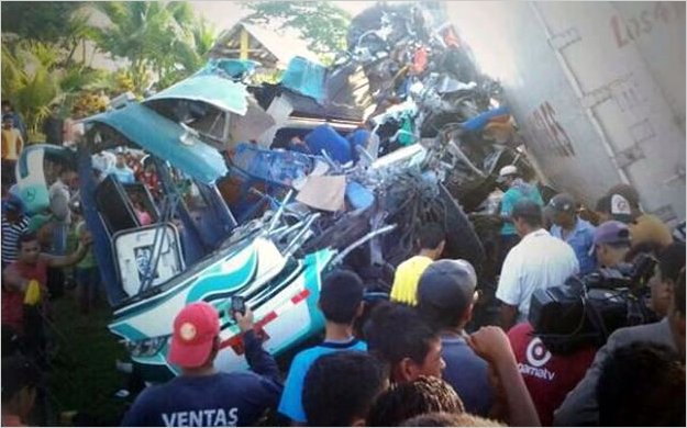 Ocho muertos y 25 heridos en un accidente de trÃ¡fico en Ecuador