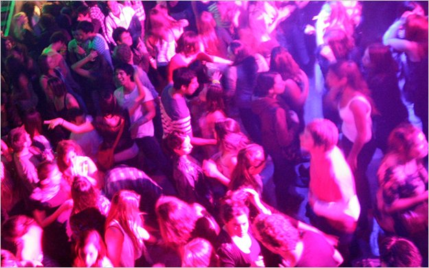 Alto consumo de alcohol y drogas de los adolescentes en Ambato