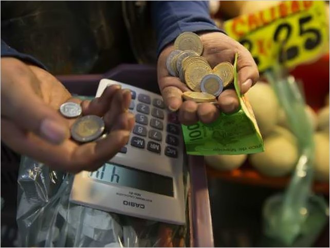 El 80 por ciento de los ecuatorianos trabaja en actividades de bajo crecimiento