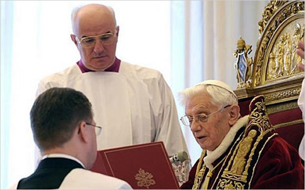 La sorprendente renuncia de Benedicto XVI al papado por 