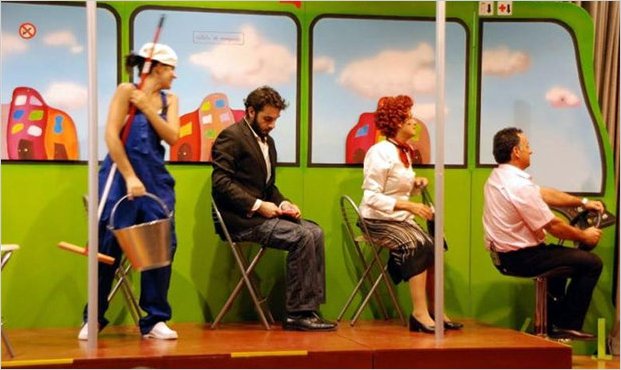 El teatro se sube al autobÃºs en Ecuador para recuperar la memoria