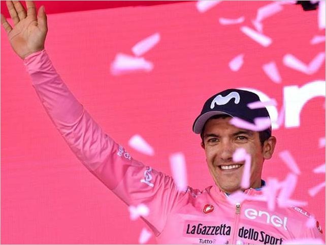 Richard Carapaz se mantiene en la punta del Giro de Italia
