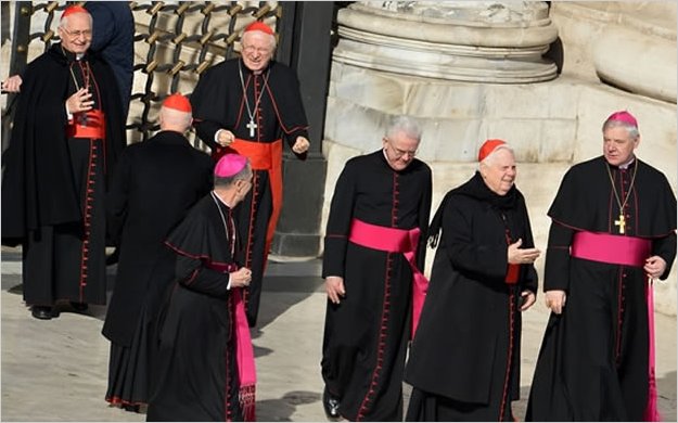Se cuela un falso obispo entre los cardenales llegados al Vaticano