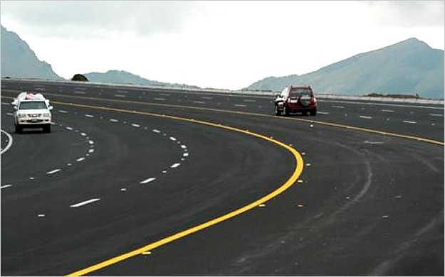 En Ecuador triplican la inversiÃ³n en salud y la inversiÃ³n en autopistas es millonaria