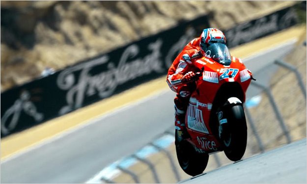 Casey Stoner conquista Laguna Seca