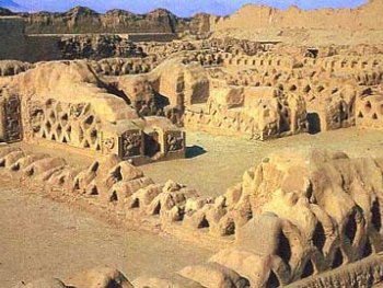 Hallan estatuas de madera en ciudad de barro mÃ¡s grande AmÃ©rica