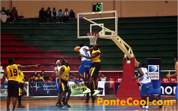 En vibrante partido CKT venciÃ³ al Barcelona en la Liga Nacional de Basquet