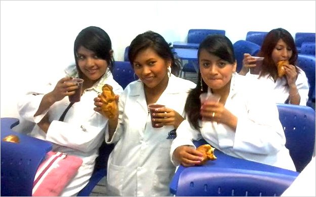 La UNIVERSIDAD CATOLICA y la UNIANDES celebraron los Finados 2011