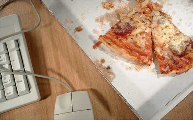 La comida se vuelve veneno cerca de la computadora

