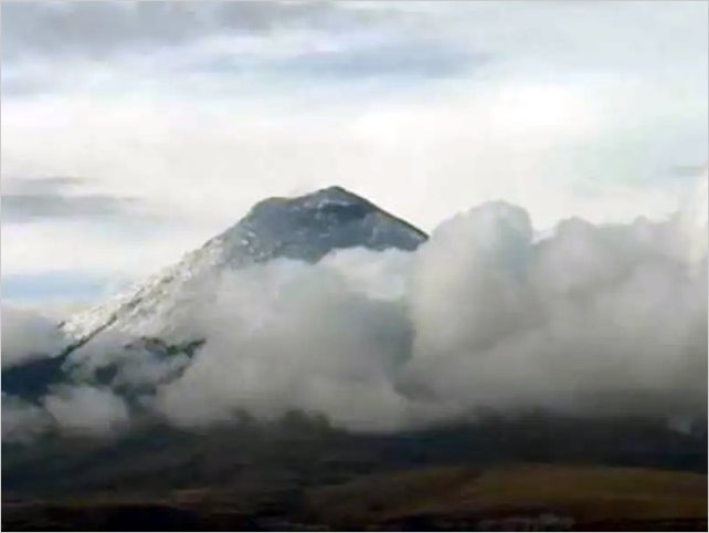 Ecuador declara alerta amarilla por actividad de volcan Cotopaxi