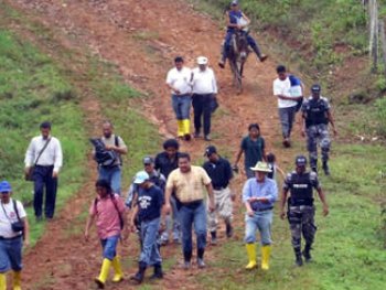Defensor del Pueblo visita comunidades de Orellana