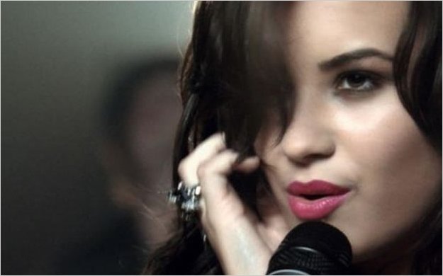 InsÃ³lito: estrella teen firmÃ³ un contrato donde le prohibÃ­an suicidarse