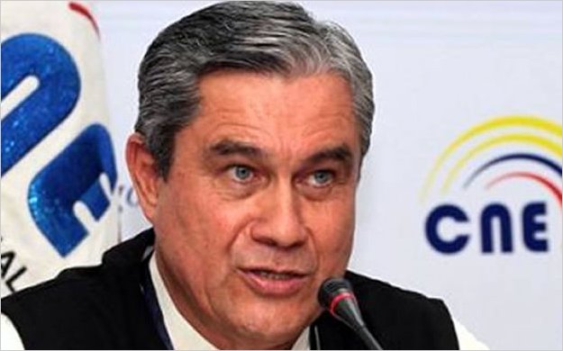 CNE exhorta a Correa a no llevar candidatos a sus enlaces sabatinos