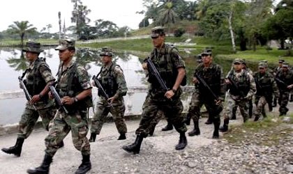 Ecuador refuerza vigilancia en la frontera para evitar ataques guerrilleros