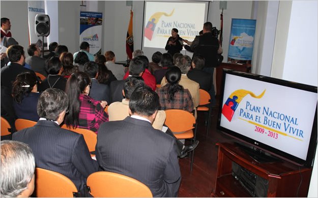 Autoridades y ciudadanos testigos de los resultados del Plan Nacional para el Buen Vivir