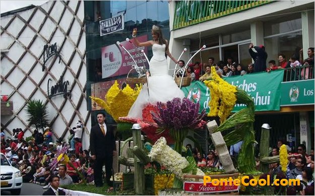 Pruebas de circulaciÃ³n con carros alegÃ³ricos por el sector del Colegio Liceo Cevallos