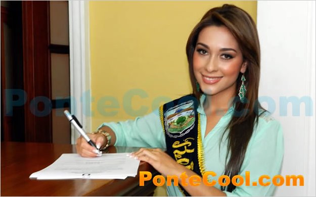 Estefania Medrano Reina de Ambato realizÃ³ la entrega de computadoras a escuelas