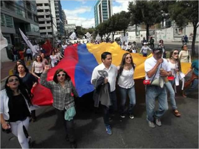 Estudiantes de la Flacso y la Universidad Andina marcharon reclamando los recursos que les adeuda el estado