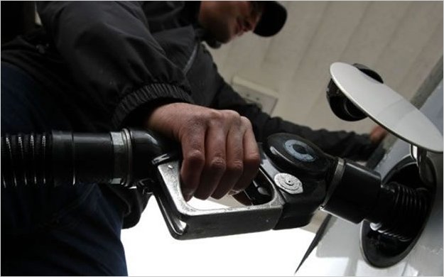Correa propondrÃ¡ nuevo impuesto para financiar mejora de combustibles