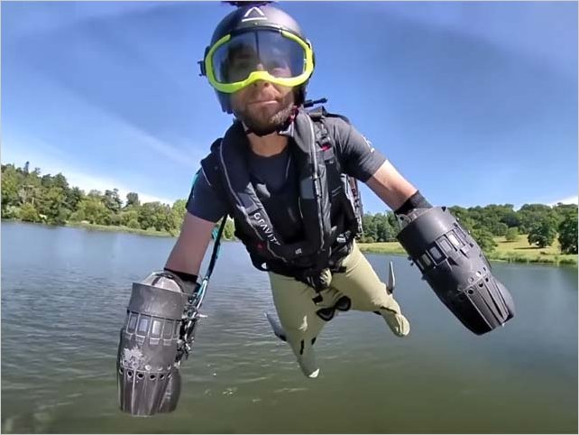 ParamÃ©dicos voladores: el nuevo traje que usan en el Reino Unido