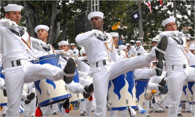 Se realizÃ³ desfile de la Armada en homenaje a Guayaquil