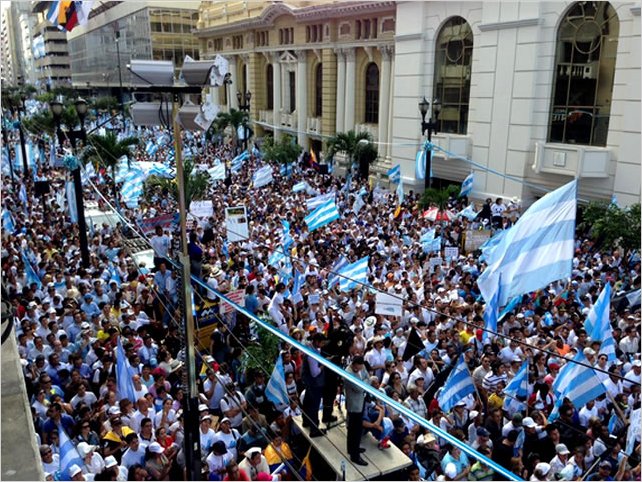 HistÃ³rica protesta ciudadana en contra de Correa en Ecuador