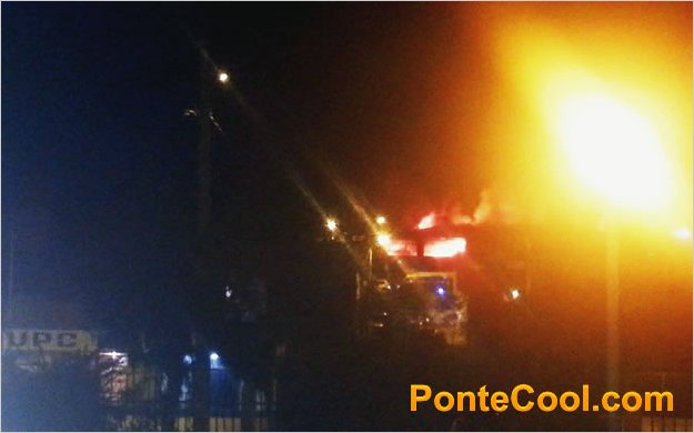 Incendio de grandes proporciones se produjo al interior del mercado SimÃ³n BolÃ­var