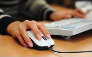 Internet es un objeto fÃ­sico, lejos de existir en una ânubeâ, Internet es real, fÃ­sica y humana