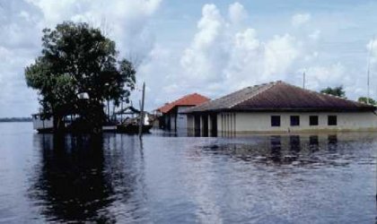 Declaran emergencia por inundaciones en provincia de Ecuador
