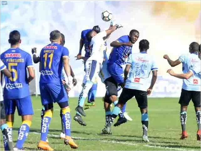 Delf�n y Macar� empatan a 1 en el estadio  el Jocay de Manta