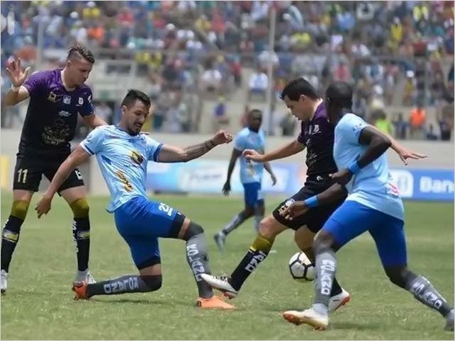 Delf�n sorprende a Macar� en el estadio Bellavista