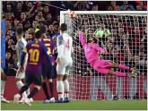 El incre�ble golazo de libre directo de Messi para celebrar su gol 600 con el Bar�a
