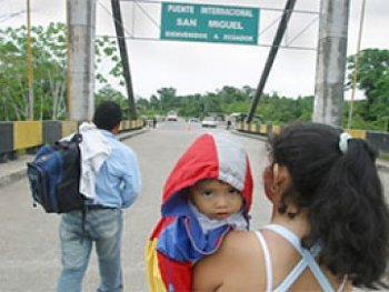 Ecuador otorga 3 000 visas a colombianos refugiados en zona fronteriza