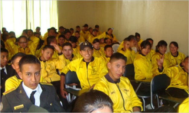 Disposiciones para docentes que laboran en instituciones militares y policiales.