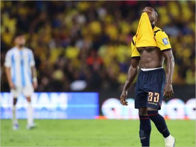 Mois�s Caicedo se fue expulsado y podr�a perderse el debut de Ecuador en el Mundial