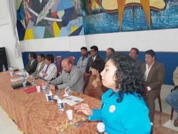 UNE acusa al Gobierno de chantajear a docentes para evitar el paro