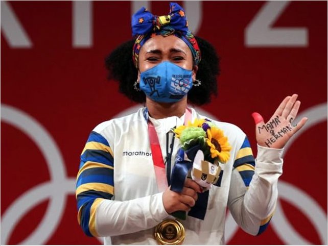 Neisi Dajomes gana oro en halterofilia y se convierte en la primera mujer medallista ol�mpica de Ecuador