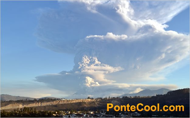 Explosiones en el VolcÃ¡n Tungurahua generan una gran columna de ceniza