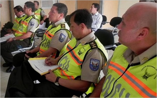 Operativos de control policial en los terminales terrestres para disminuir los asaltos en carreteras