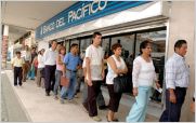 En Quito y Guayaquil devuelven los dep�sitos de ex clientes del Territorial
