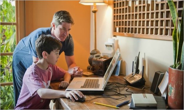 Los padres usan Facebook para espiar