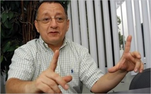 Suspende la ejecuciÃ³n de condena contra Emilio Palacio
