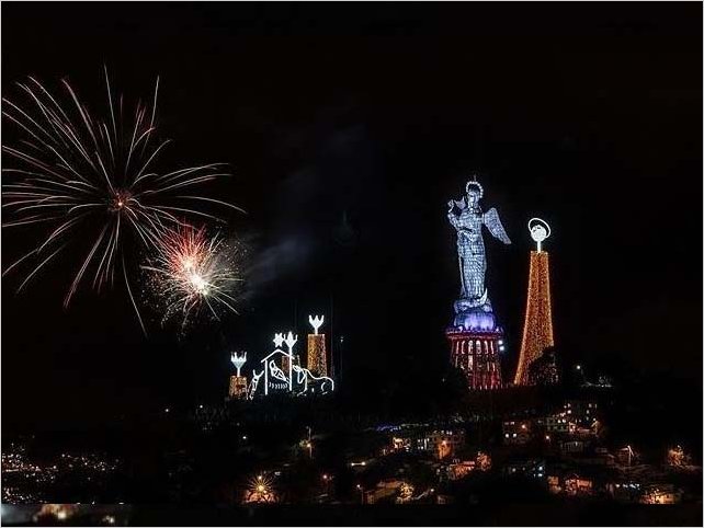 El Ã¡rbol de Navidad mÃ¡s grande del Ecuador se enciende este lunes