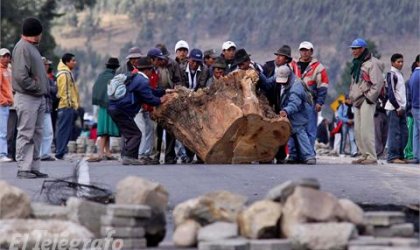 Bloquean indÃ­genas vÃ­as en Ecuador; protestan contra ley de aguas