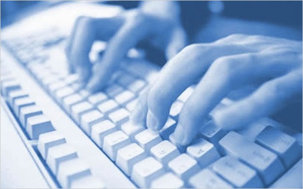 Assange vive solo en una habitaciÃ³n pero conectado a Internet