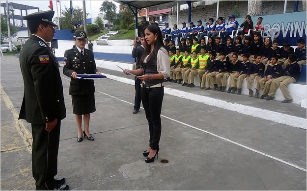 Se efectuÃ³ Ceremonia de Reconocimiento al Mejor PolicÃ­a Comunitario 2012